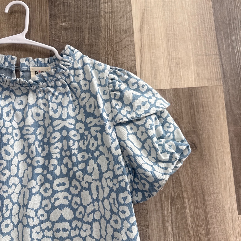 ☀️ blue leopard print top - Picture 2 of 4
